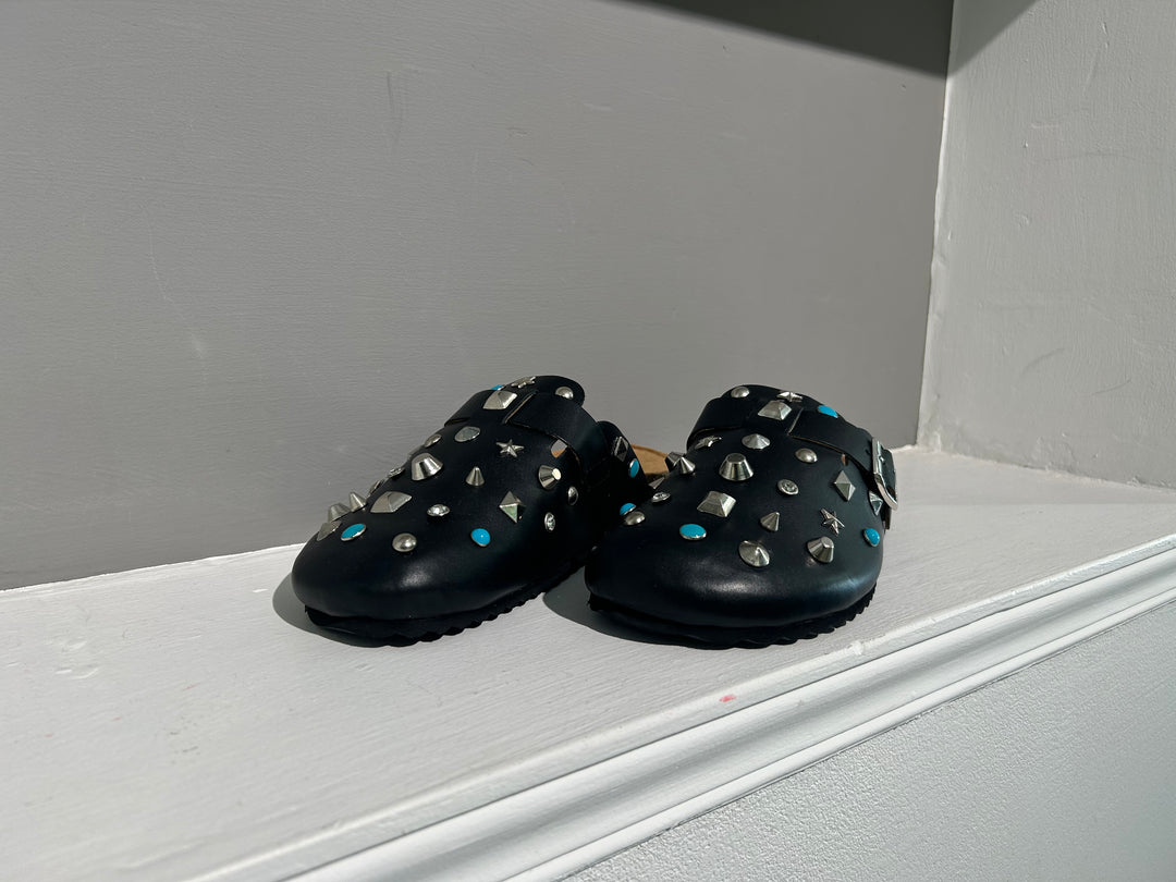 OVYÈ - SCARPE SABOT CON BORCHIE